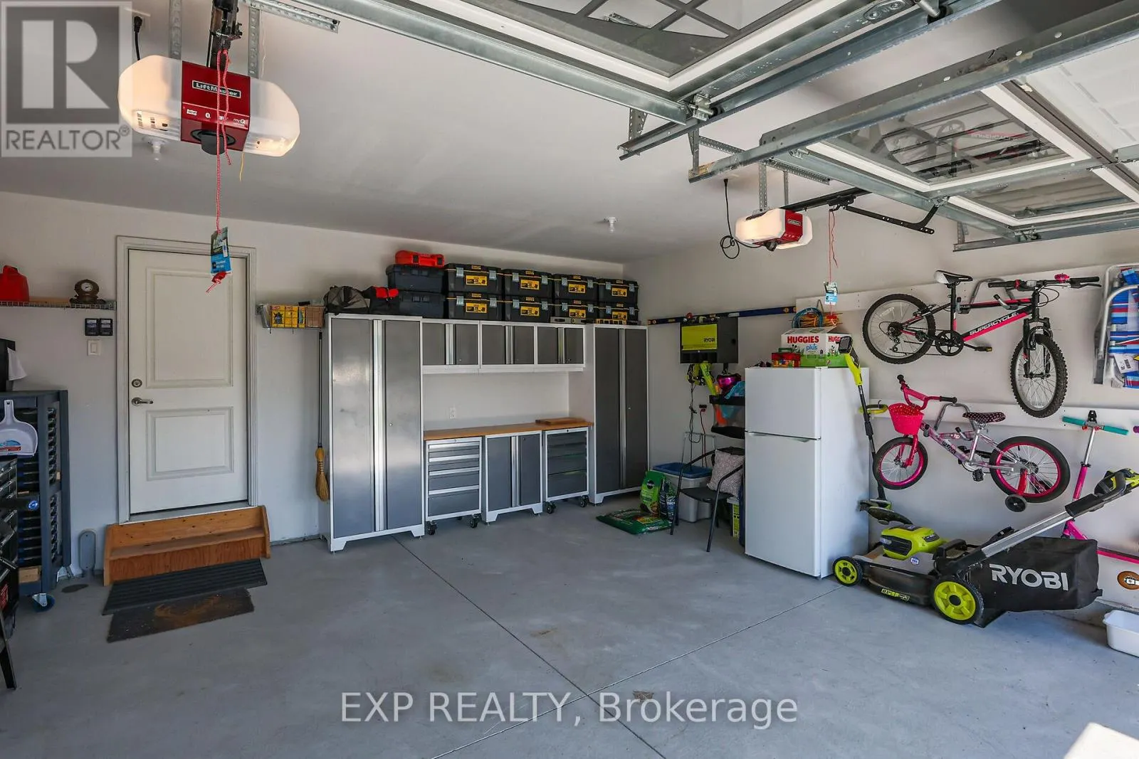 3608 CAROLINIA COURT