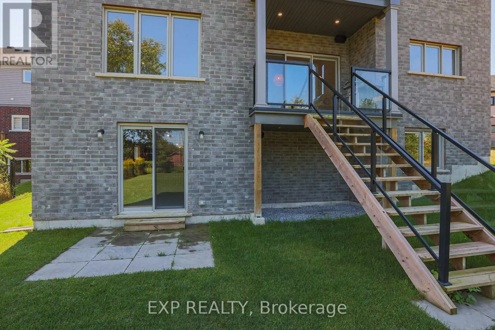 3608 CAROLINIA COURT