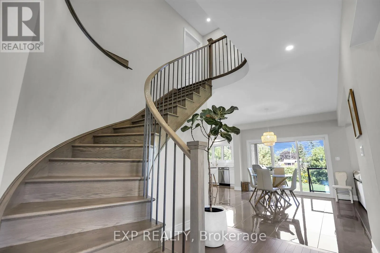 3608 CAROLINIA COURT