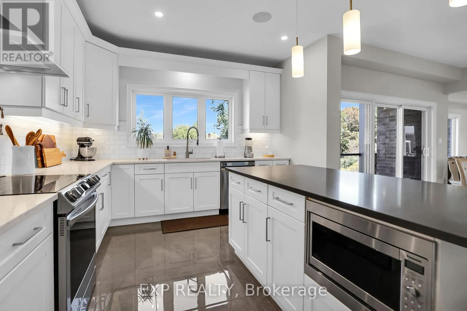 3608 CAROLINIA COURT