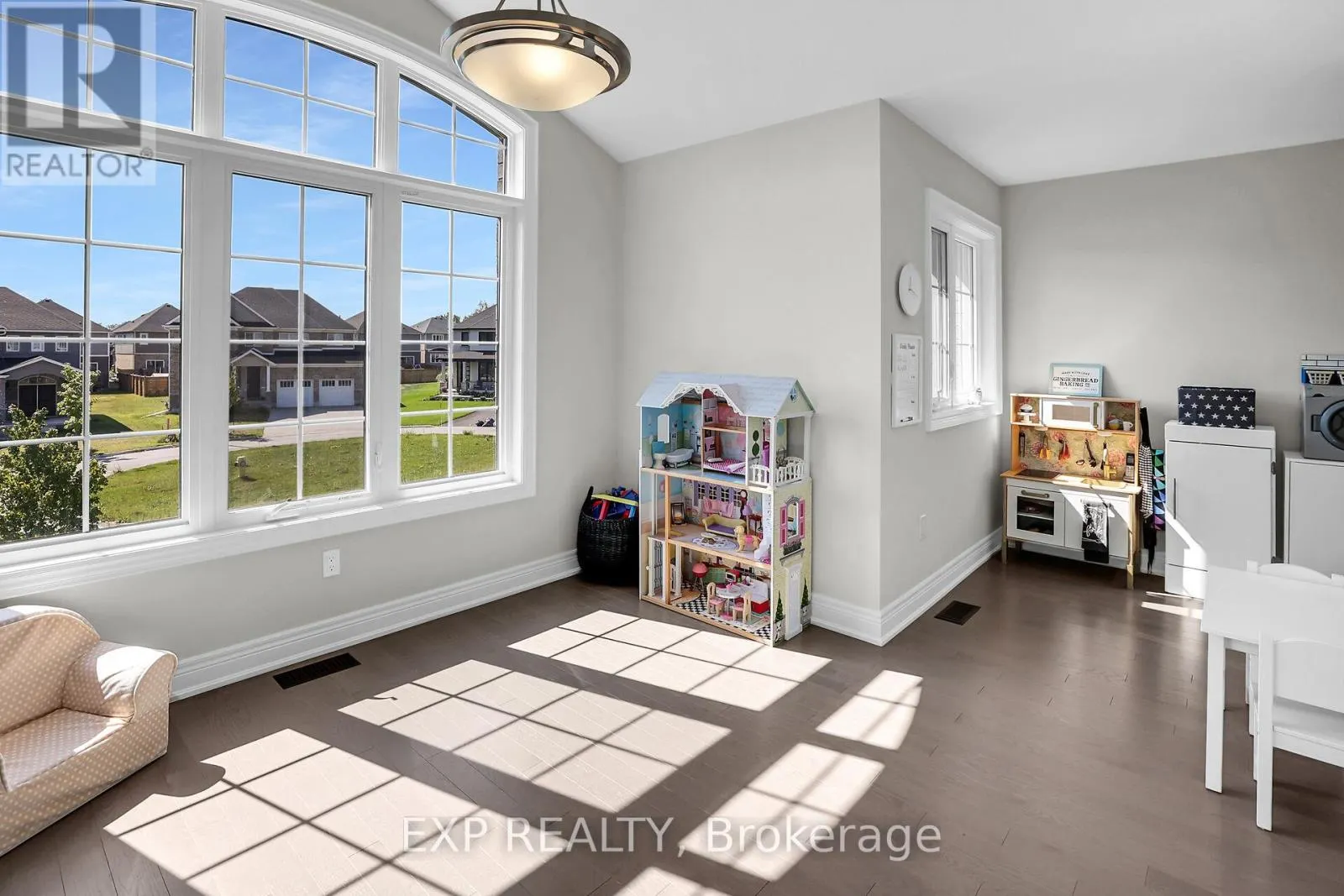 3608 CAROLINIA COURT
