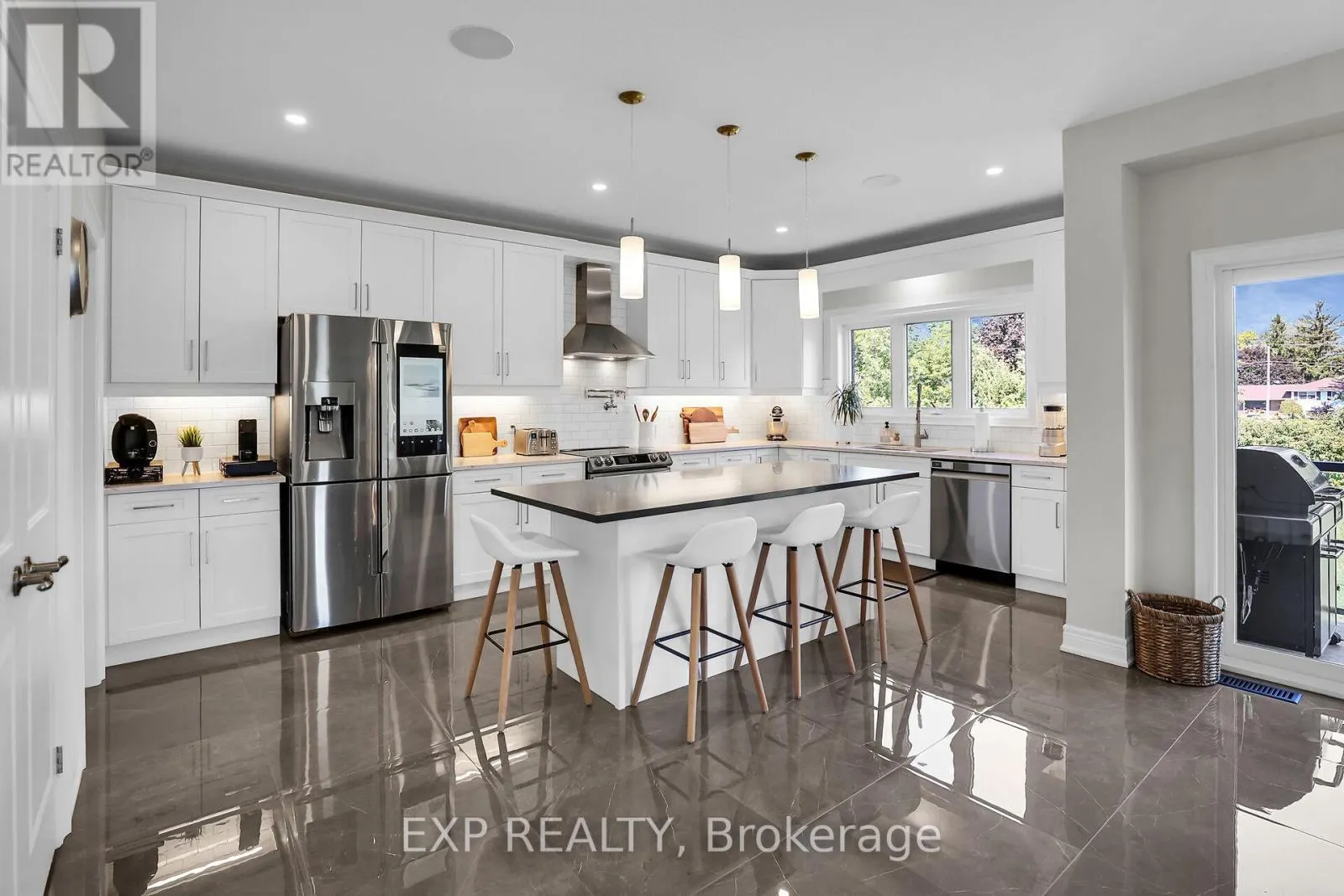 3608 CAROLINIA COURT