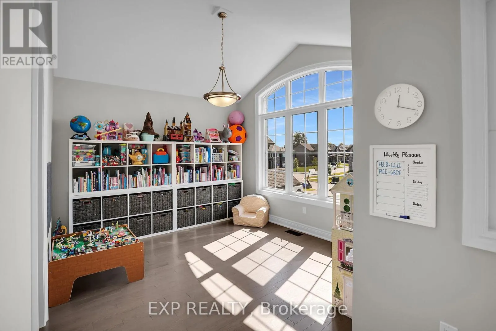 3608 CAROLINIA COURT