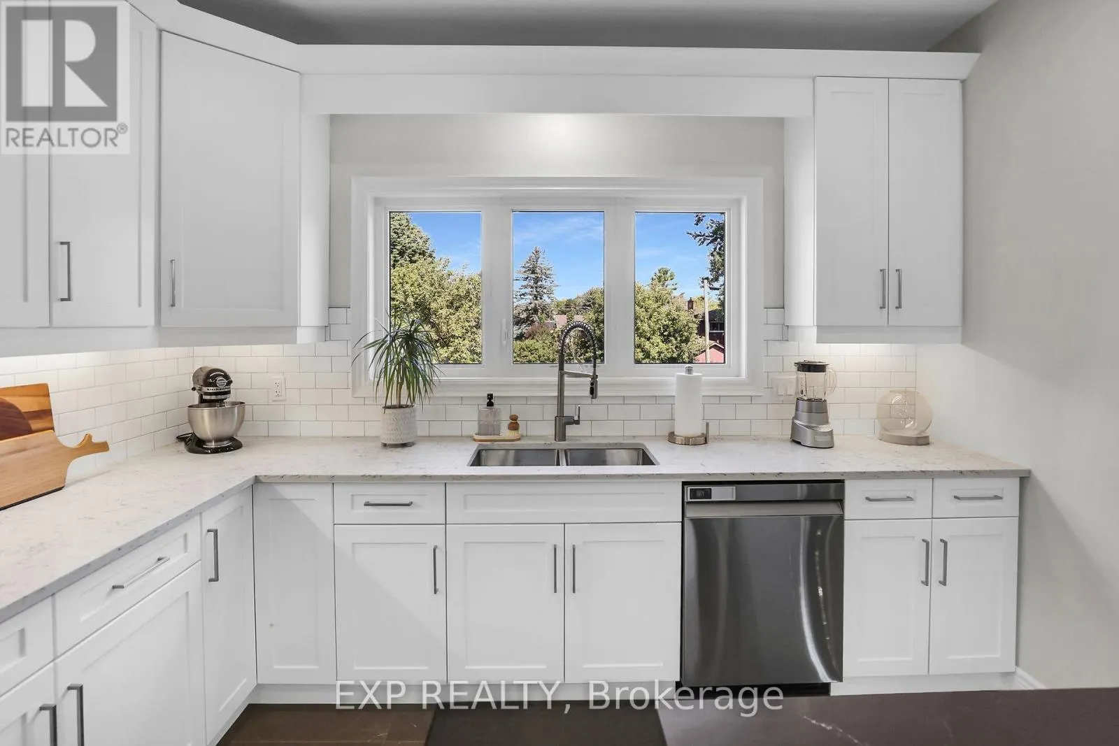 3608 CAROLINIA COURT