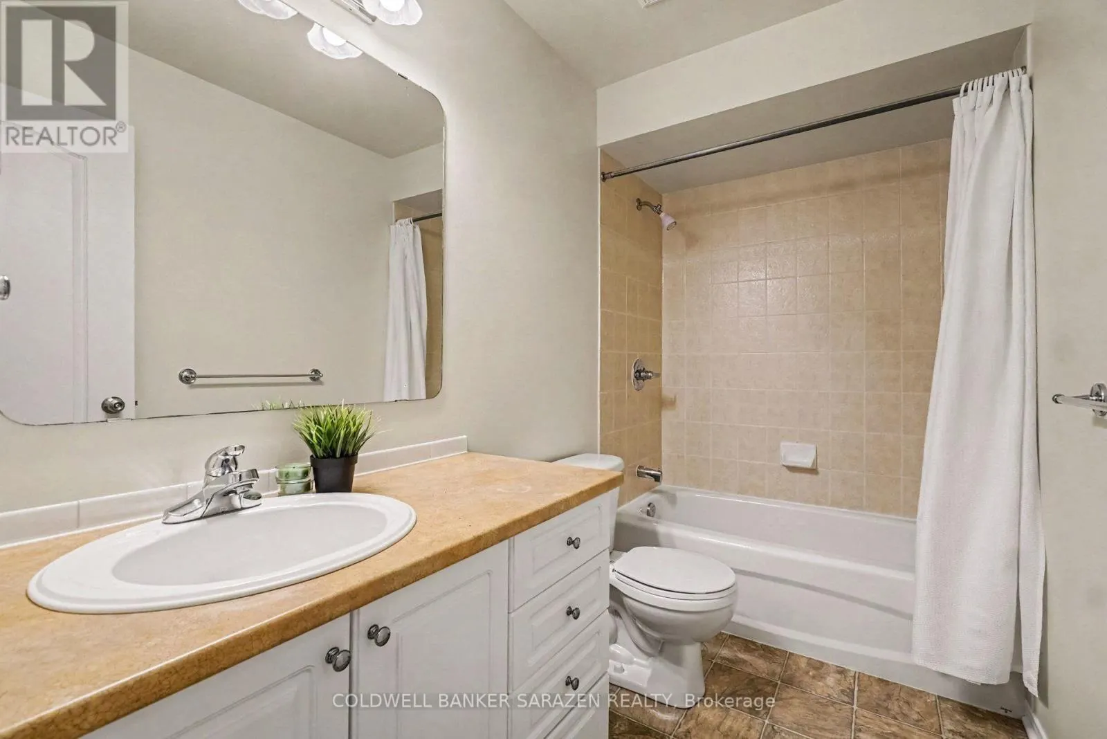 5 BARNSTONE DRIVE