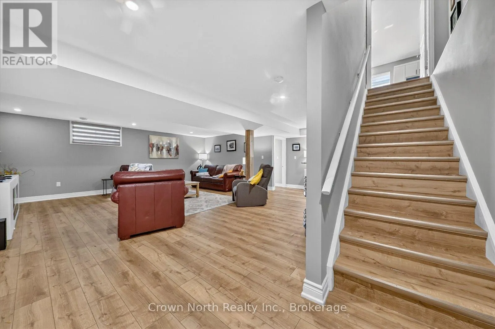 35 - 300 RICHMOND STREET