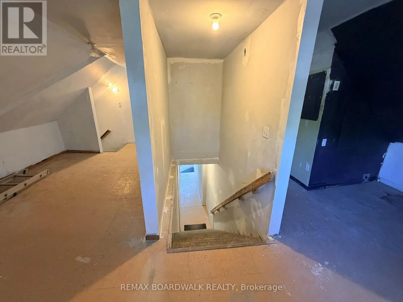 205 FIRST STREET E