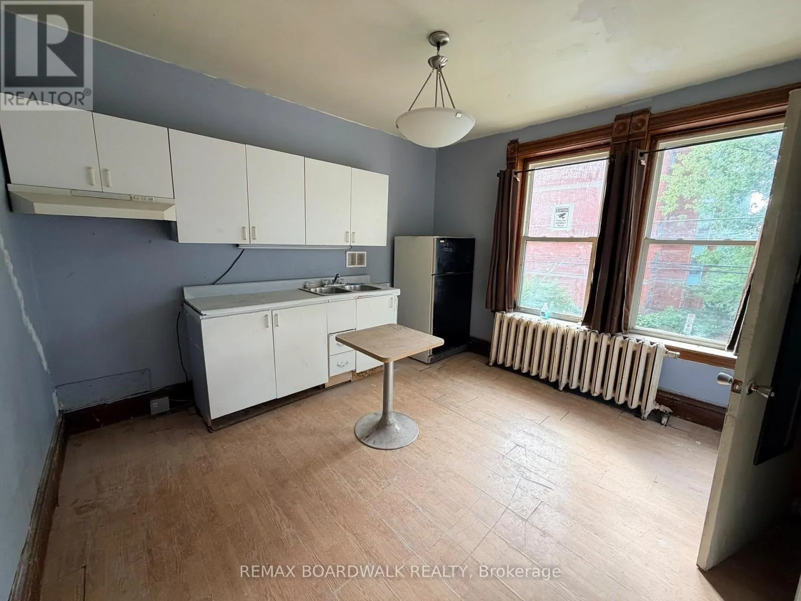 205 FIRST STREET E