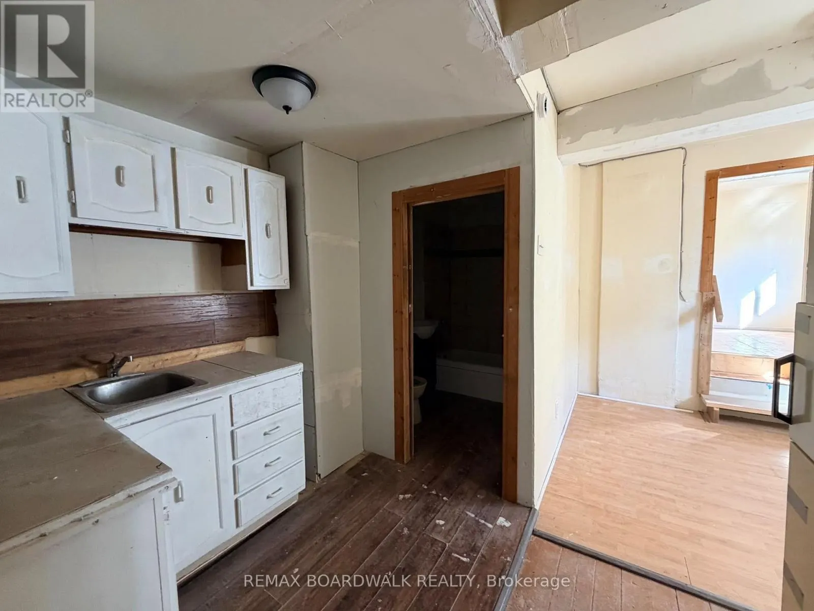 205 FIRST STREET E