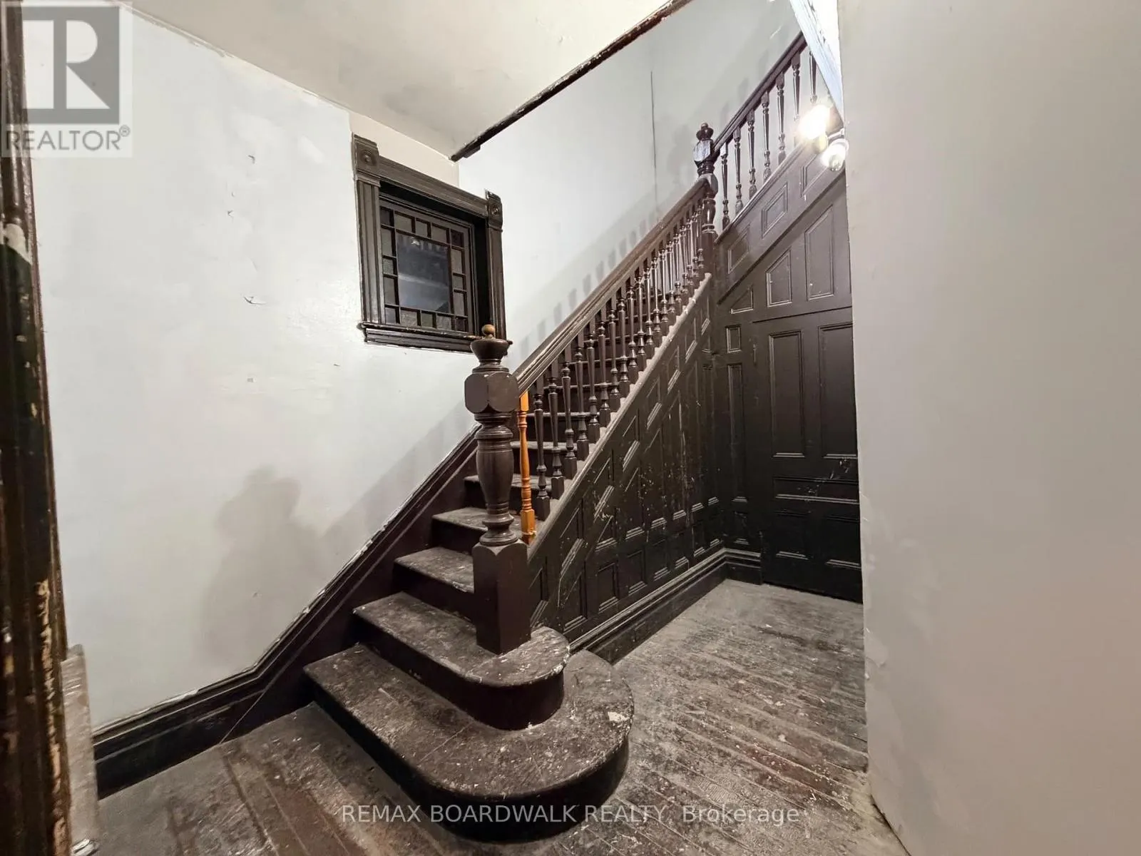 205 FIRST STREET E