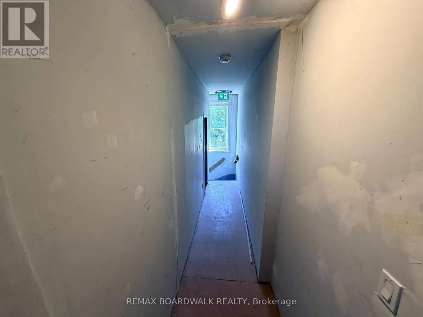 205 FIRST STREET E
