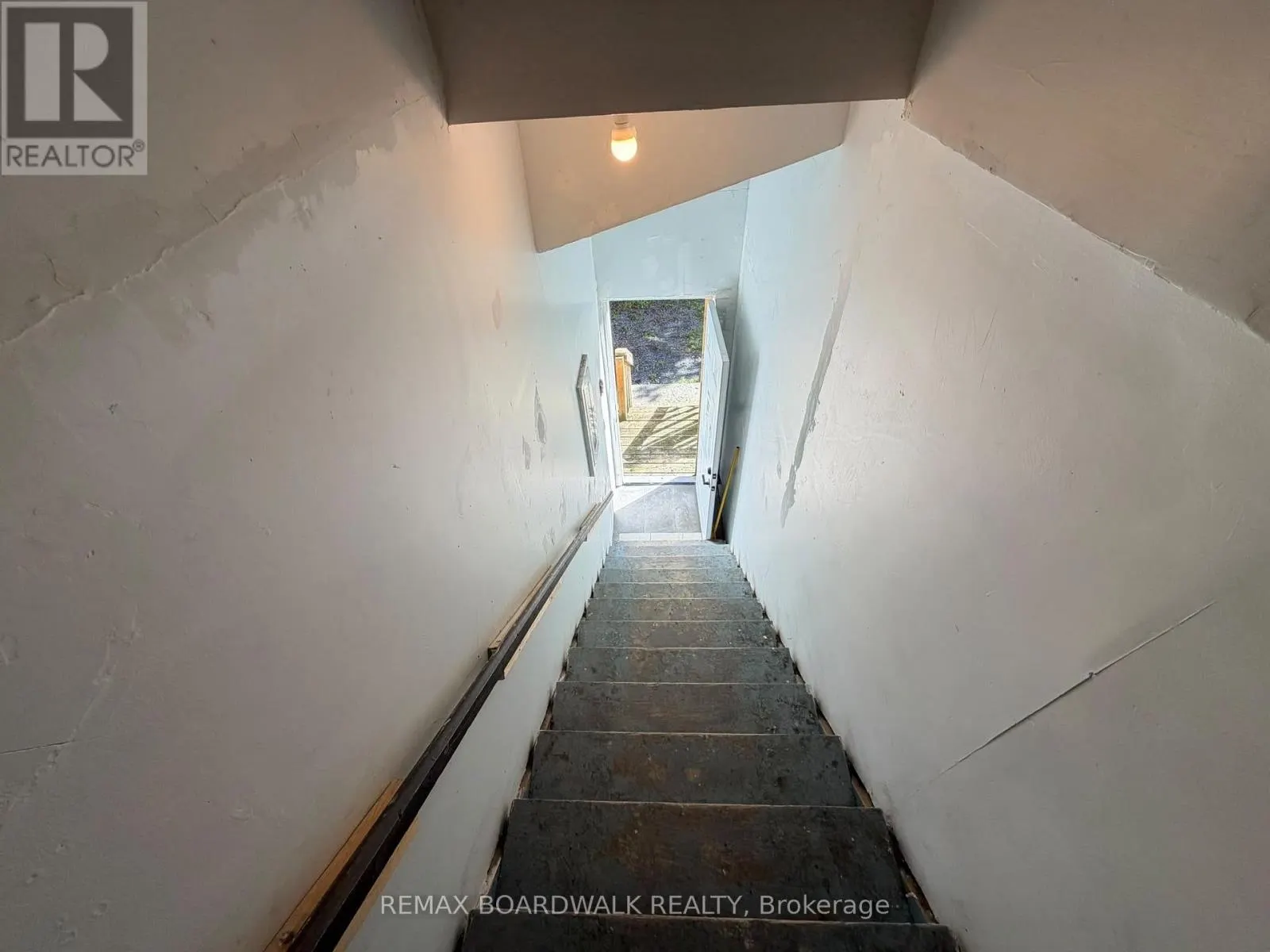205 FIRST STREET E