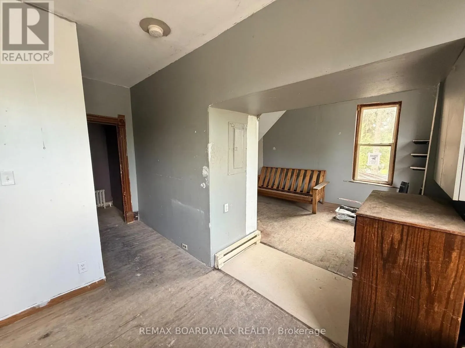 205 FIRST STREET E