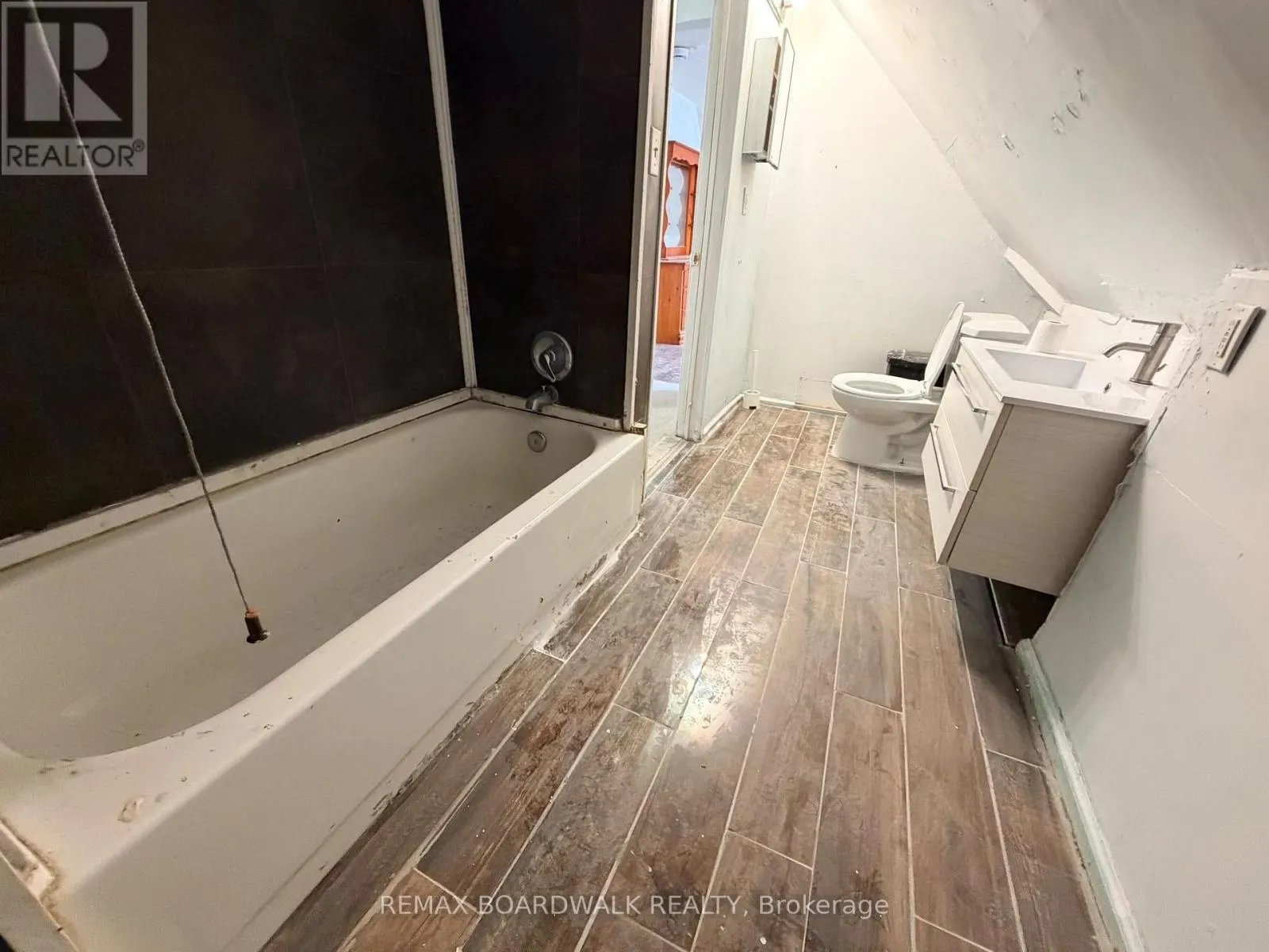 205 FIRST STREET E