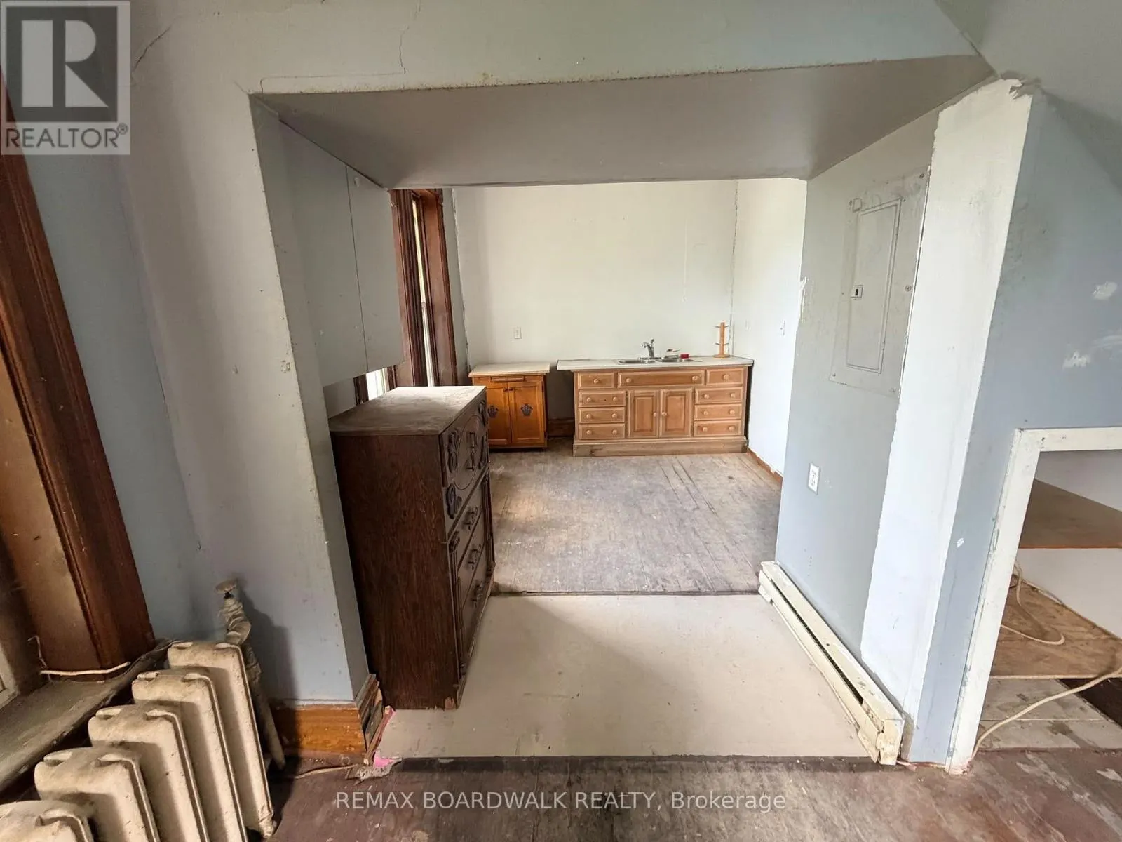 205 FIRST STREET E