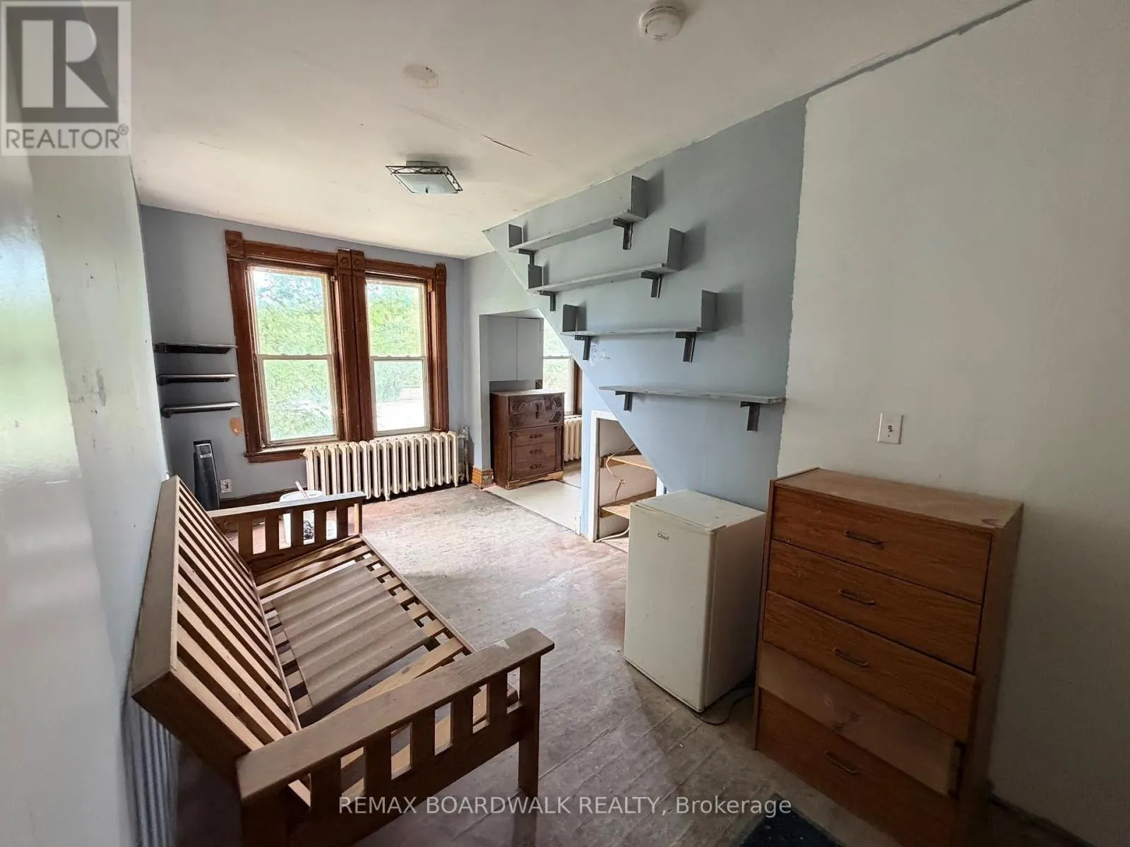 205 FIRST STREET E