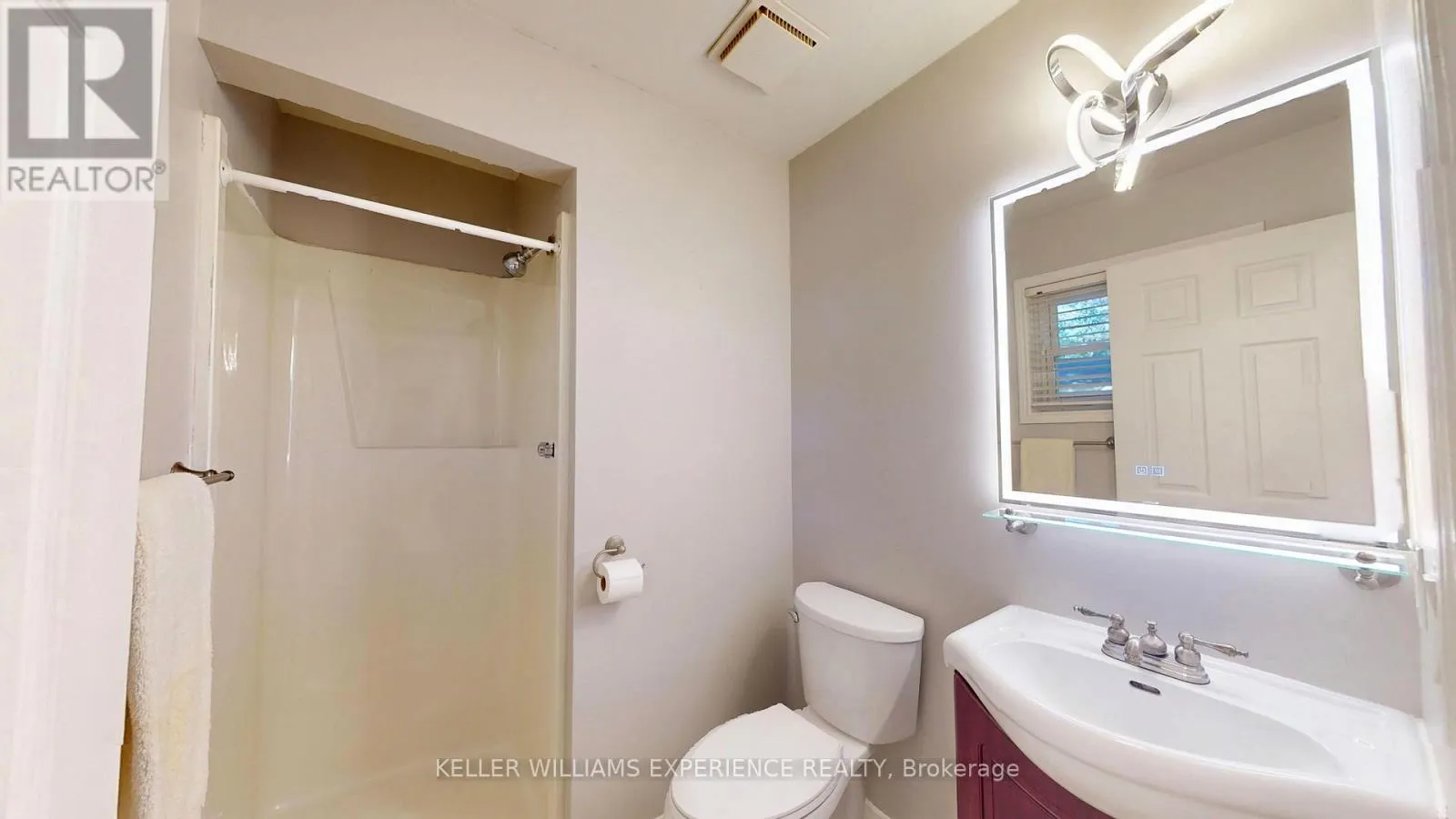 135 CATHERINE STREET W