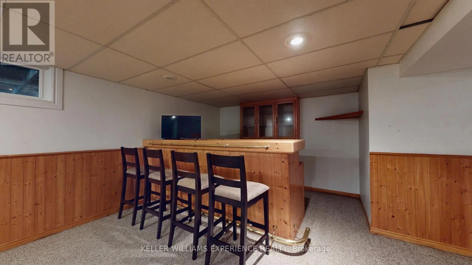 135 CATHERINE STREET W