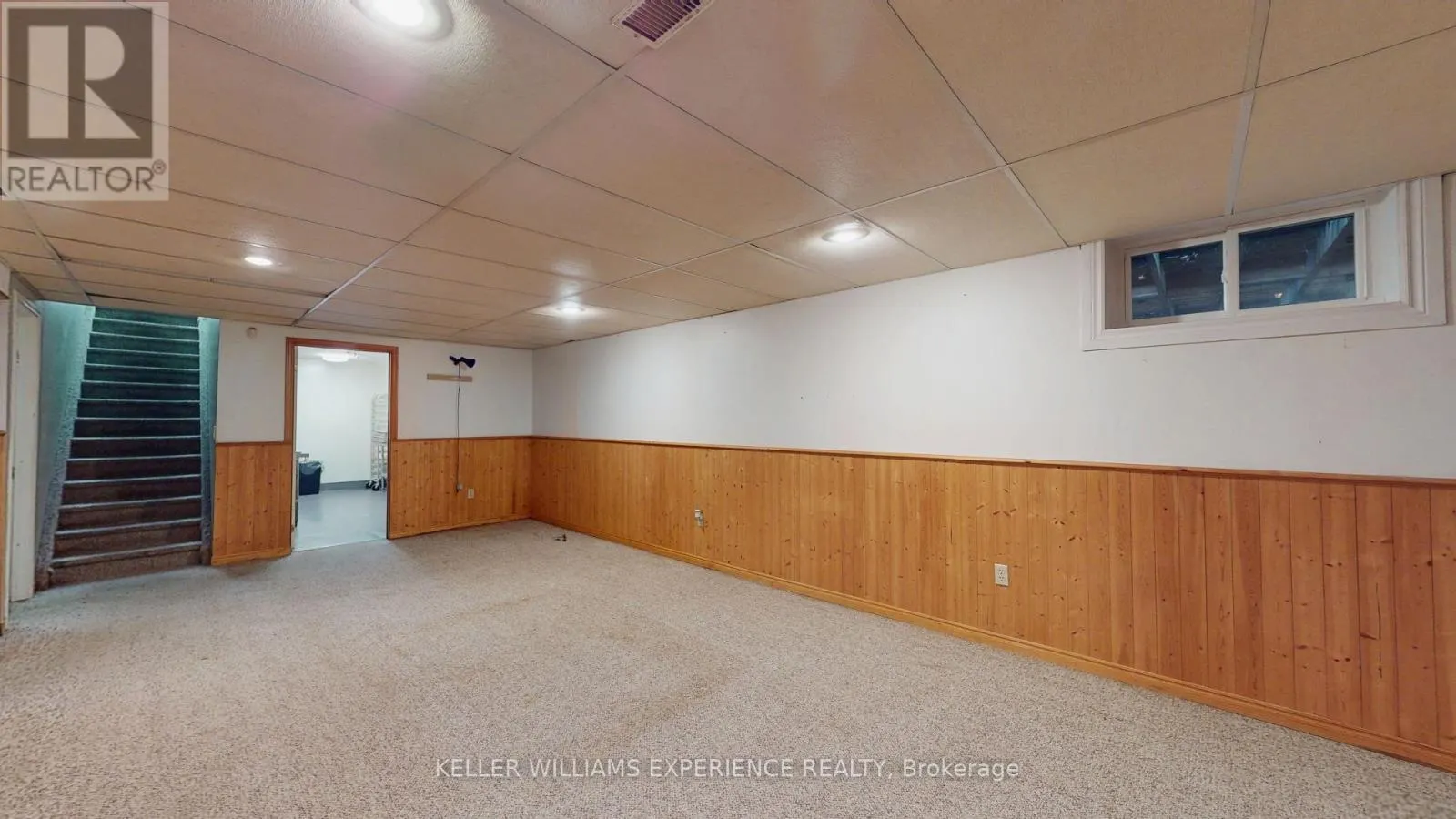 135 CATHERINE STREET W