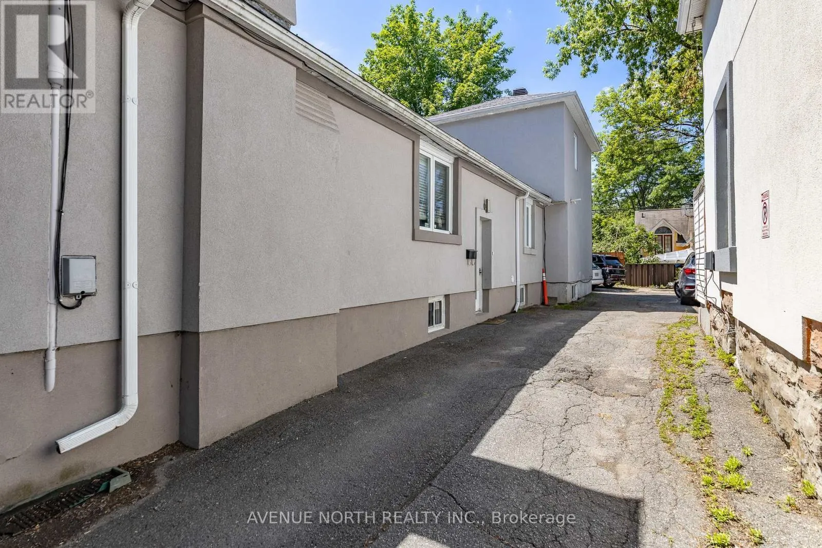 206 BLACKBURN AVENUE