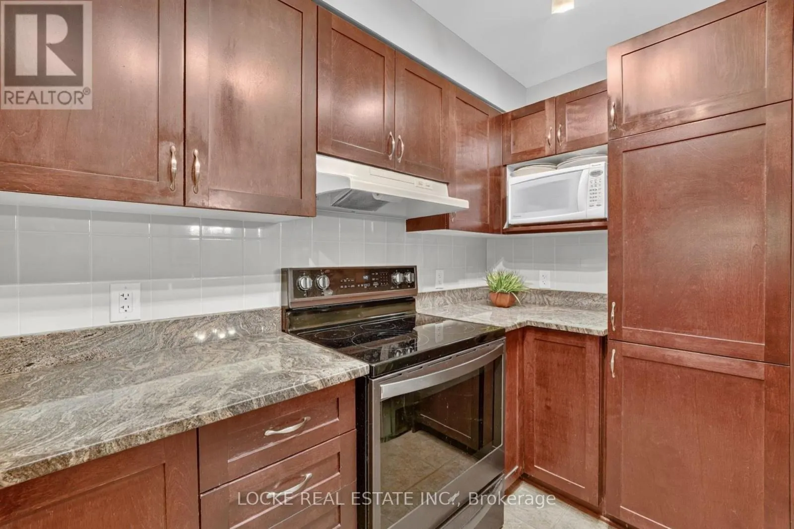 125 PARKROSE PRIVATE