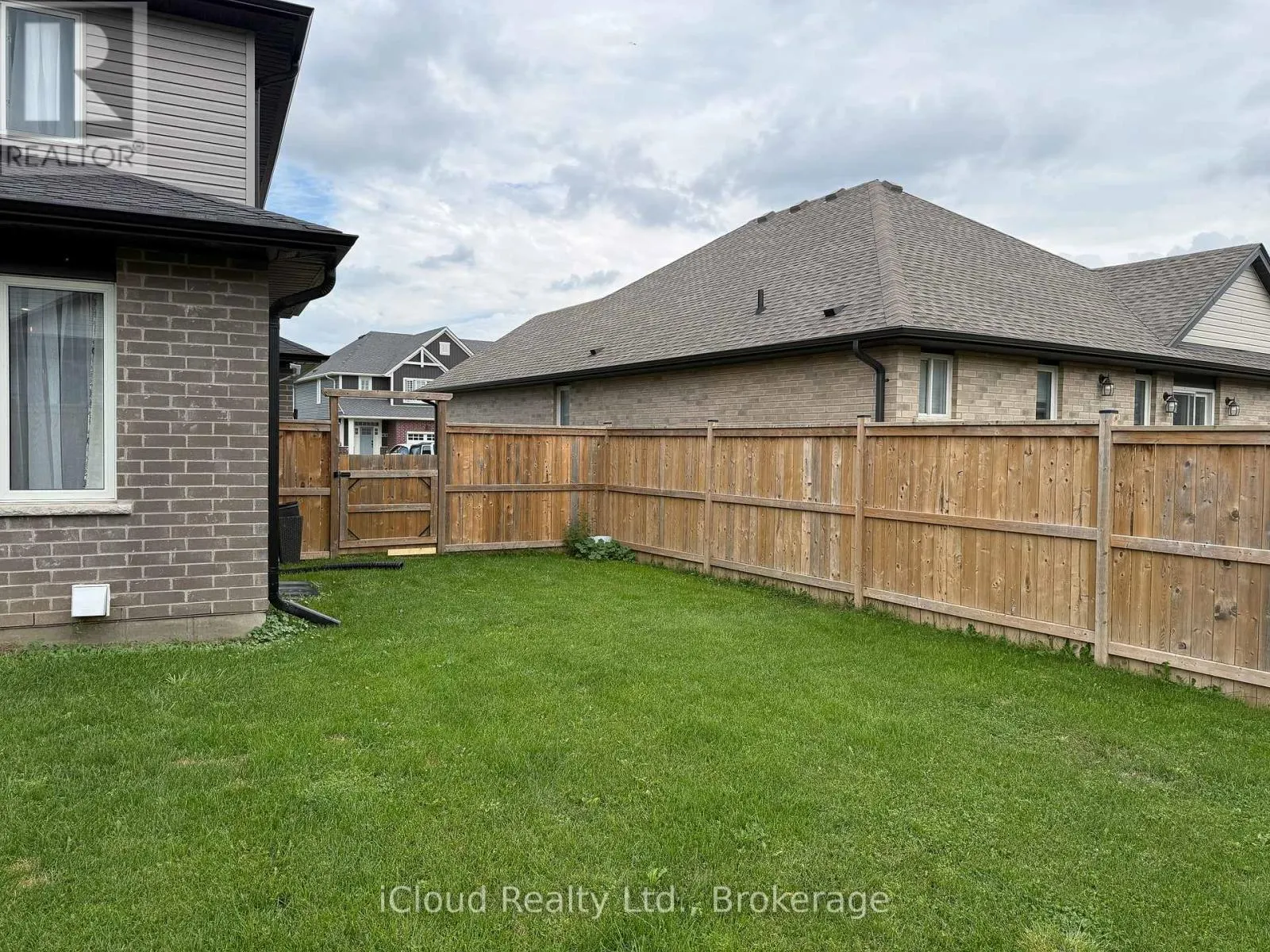 15 CURREN CRESCENT