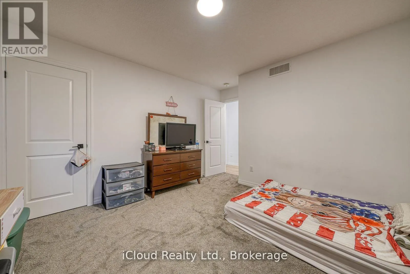 15 CURREN CRESCENT