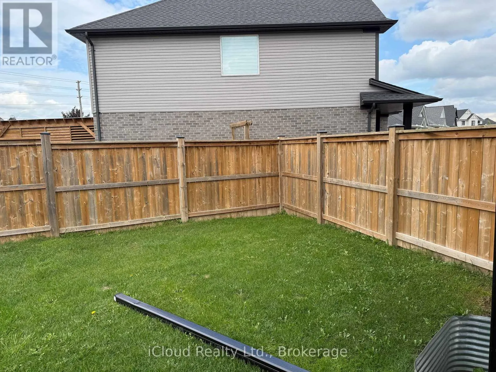 15 CURREN CRESCENT