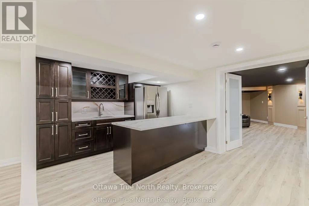 5884 EARLSCOURT CRESCENT