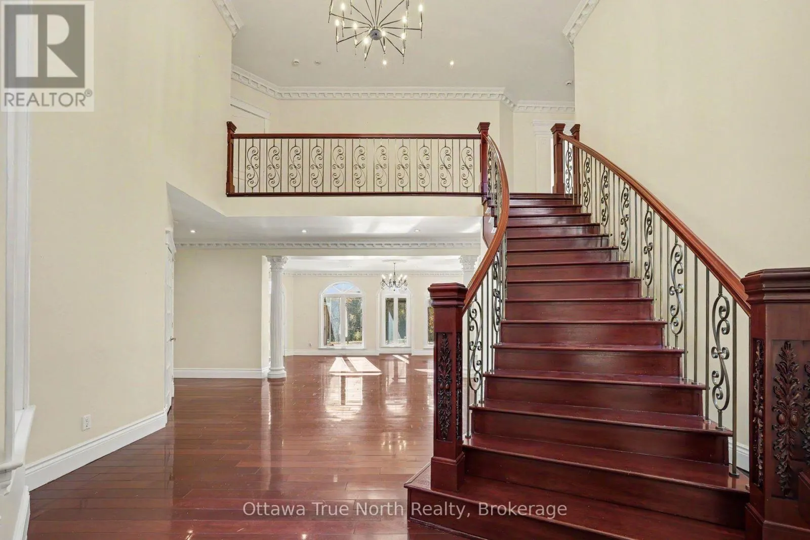 5884 EARLSCOURT CRESCENT