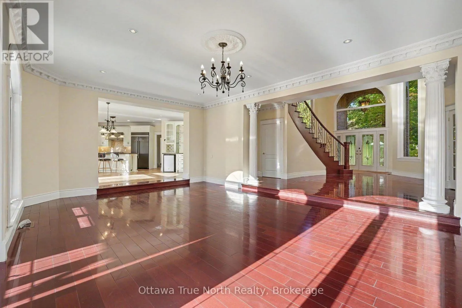 5884 EARLSCOURT CRESCENT