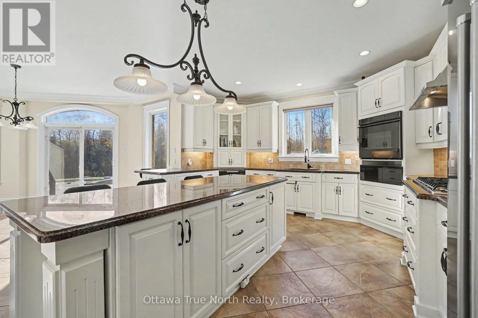 5884 EARLSCOURT CRESCENT