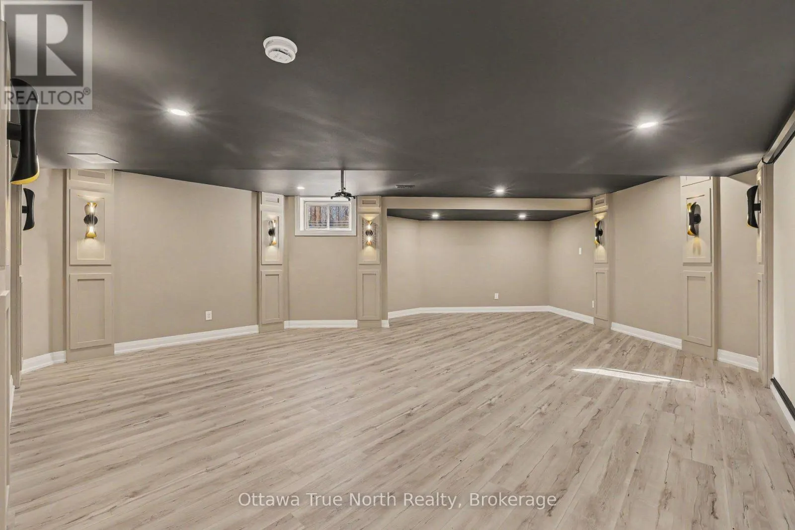 5884 EARLSCOURT CRESCENT