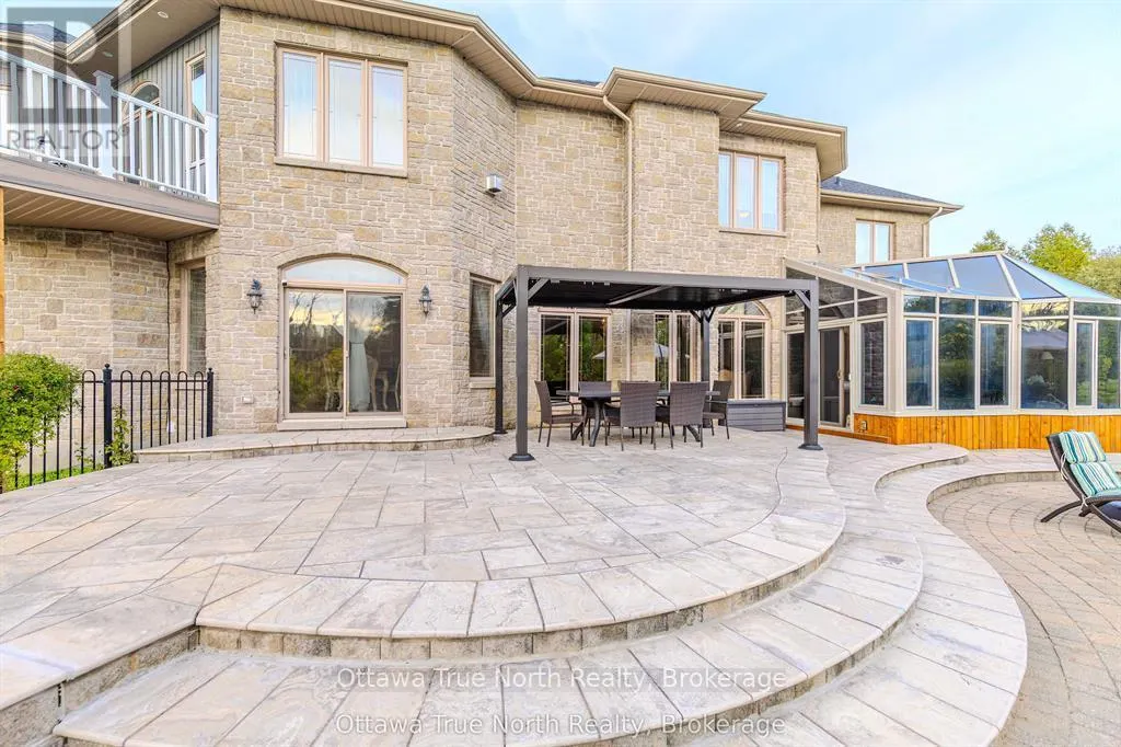 5884 EARLSCOURT CRESCENT
