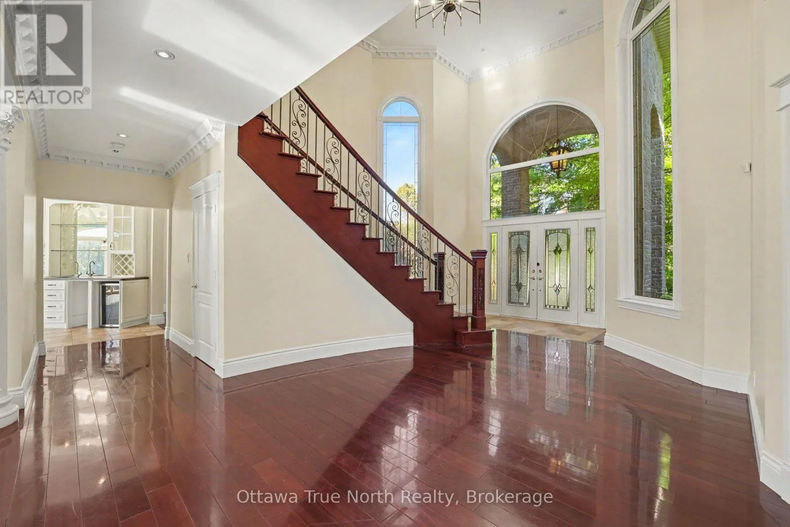 5884 EARLSCOURT CRESCENT