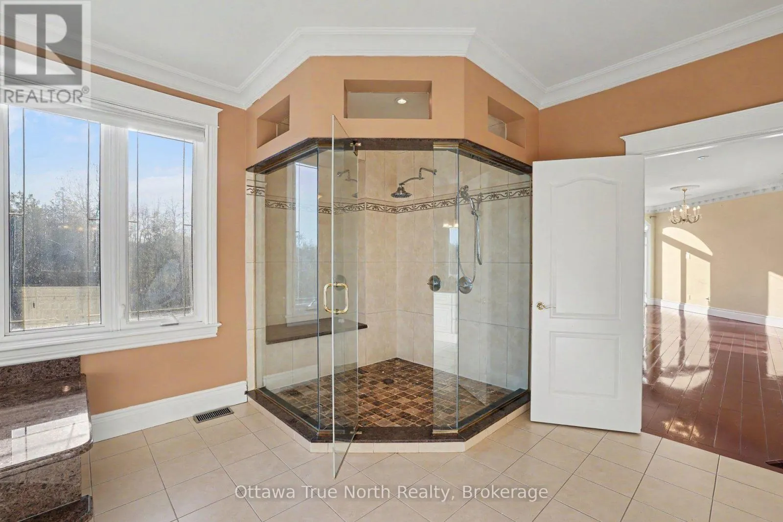 5884 EARLSCOURT CRESCENT