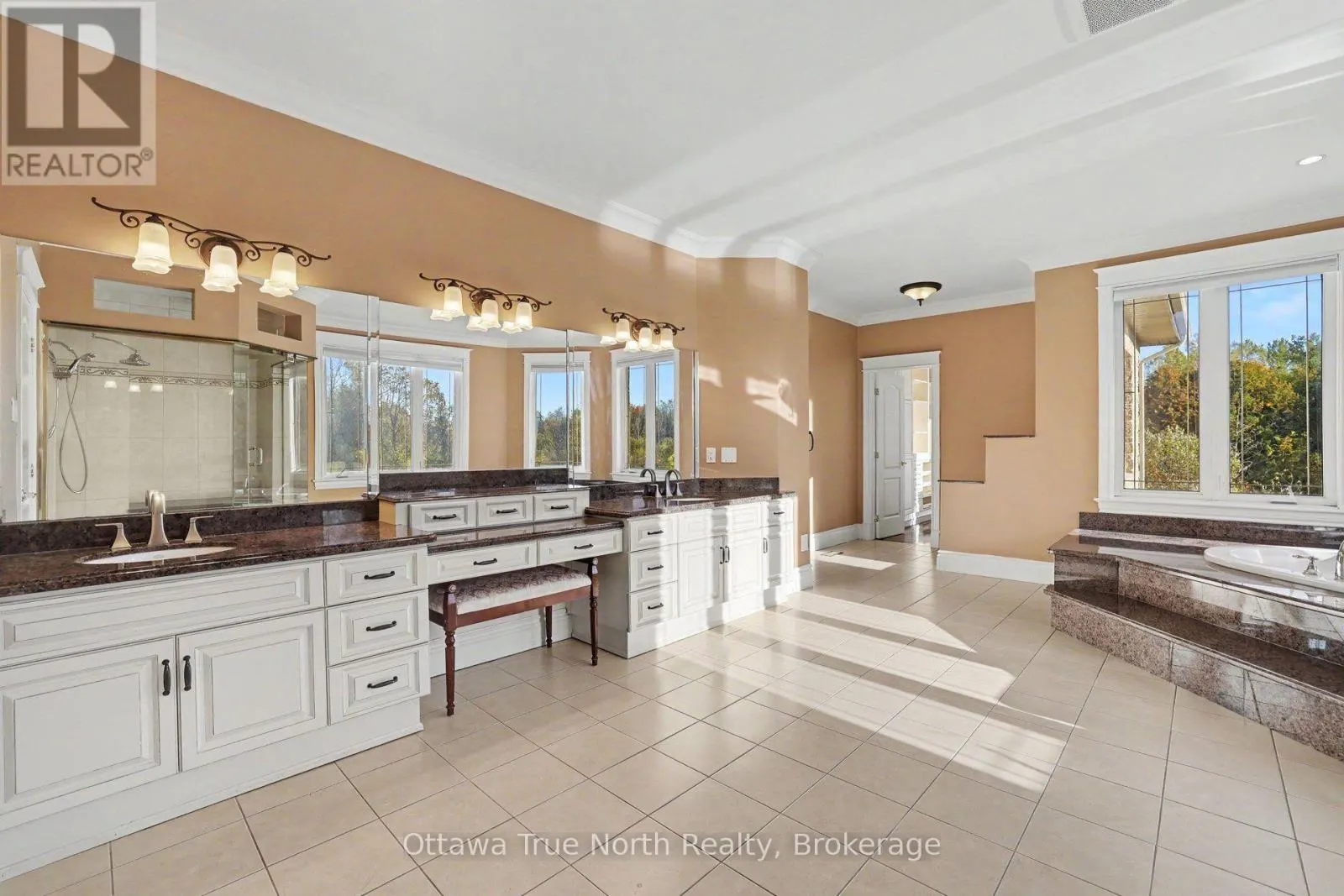 5884 EARLSCOURT CRESCENT