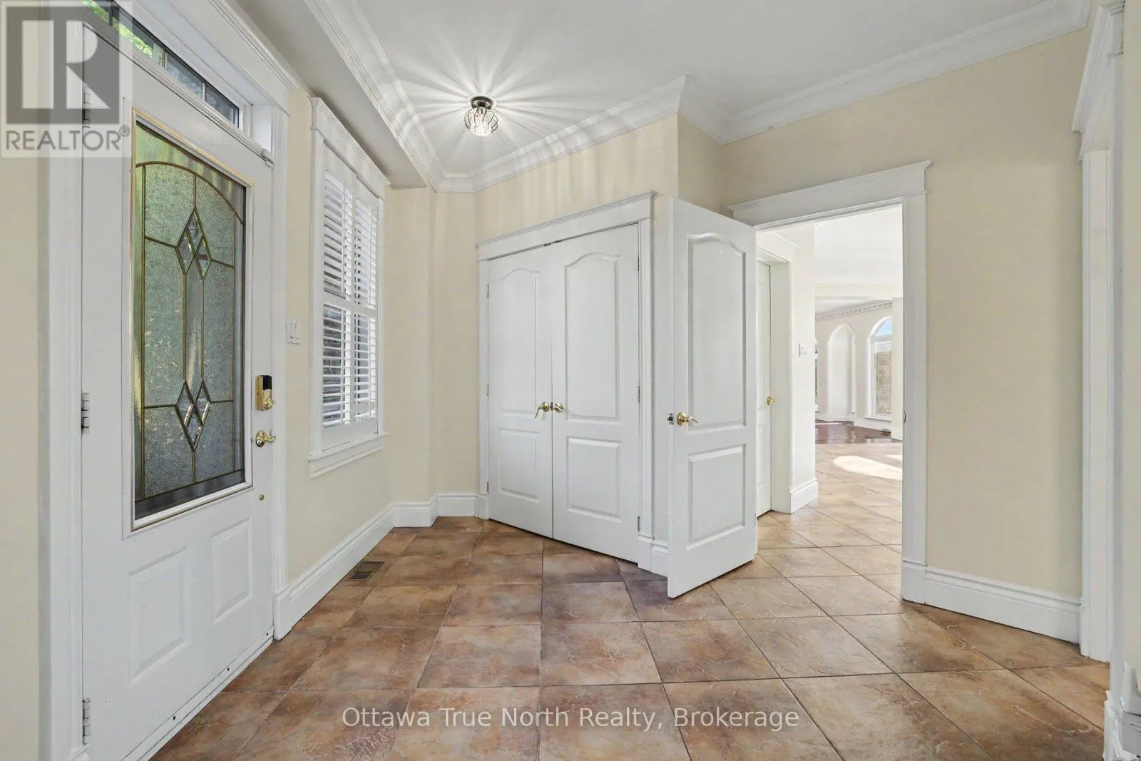 5884 EARLSCOURT CRESCENT