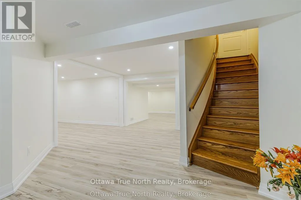 5884 EARLSCOURT CRESCENT