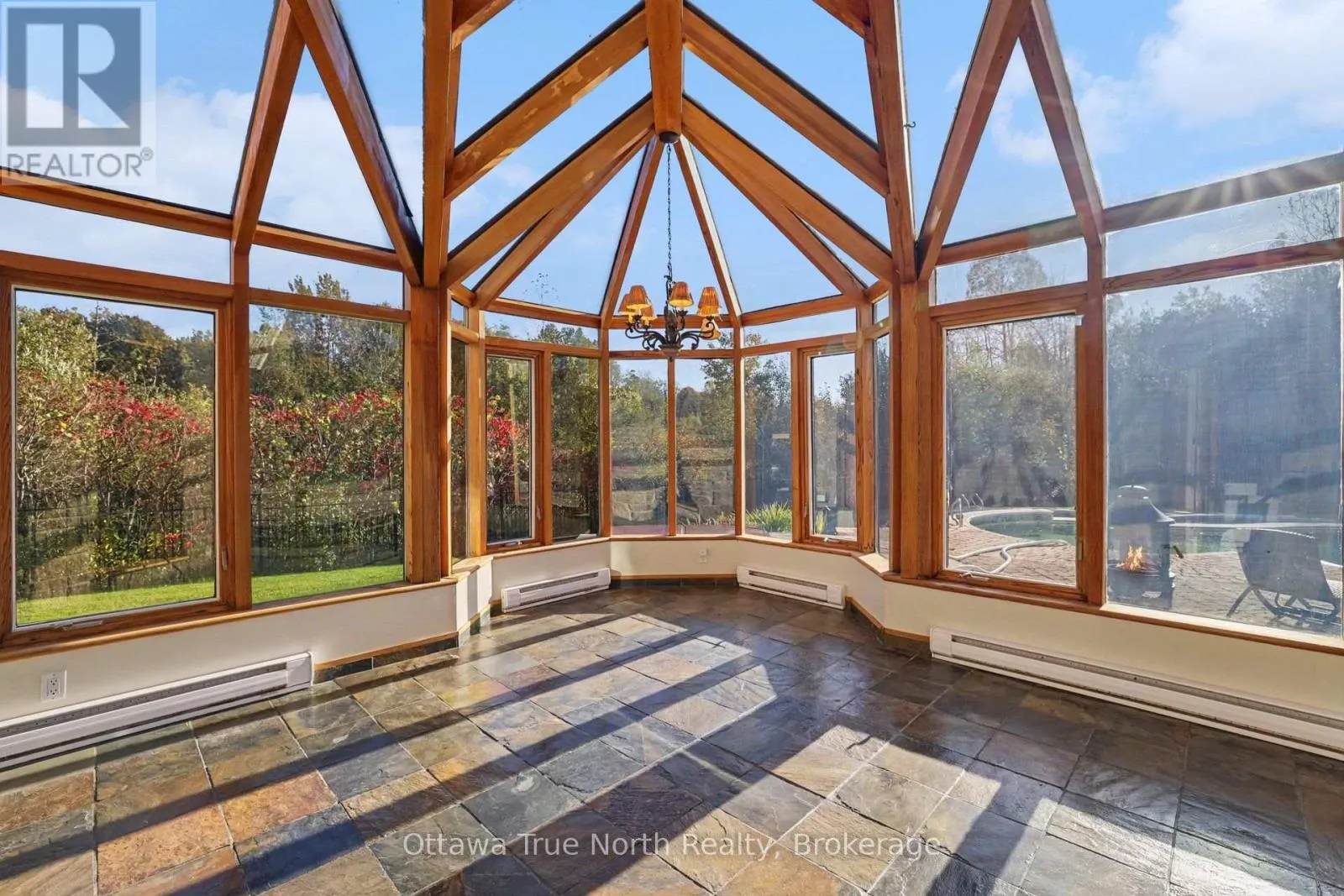5884 EARLSCOURT CRESCENT