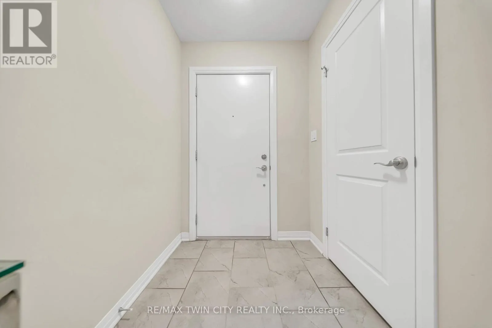 23 VALENCIA AVENUE