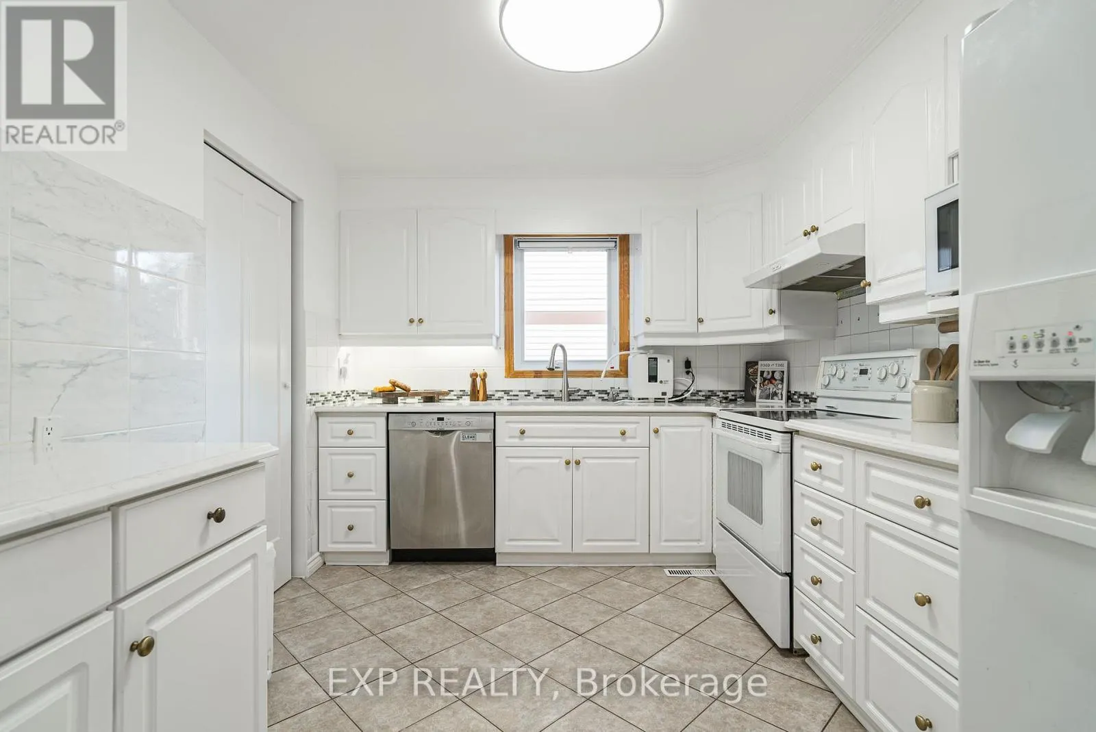 1237 CEDARCROFT CRESCENT