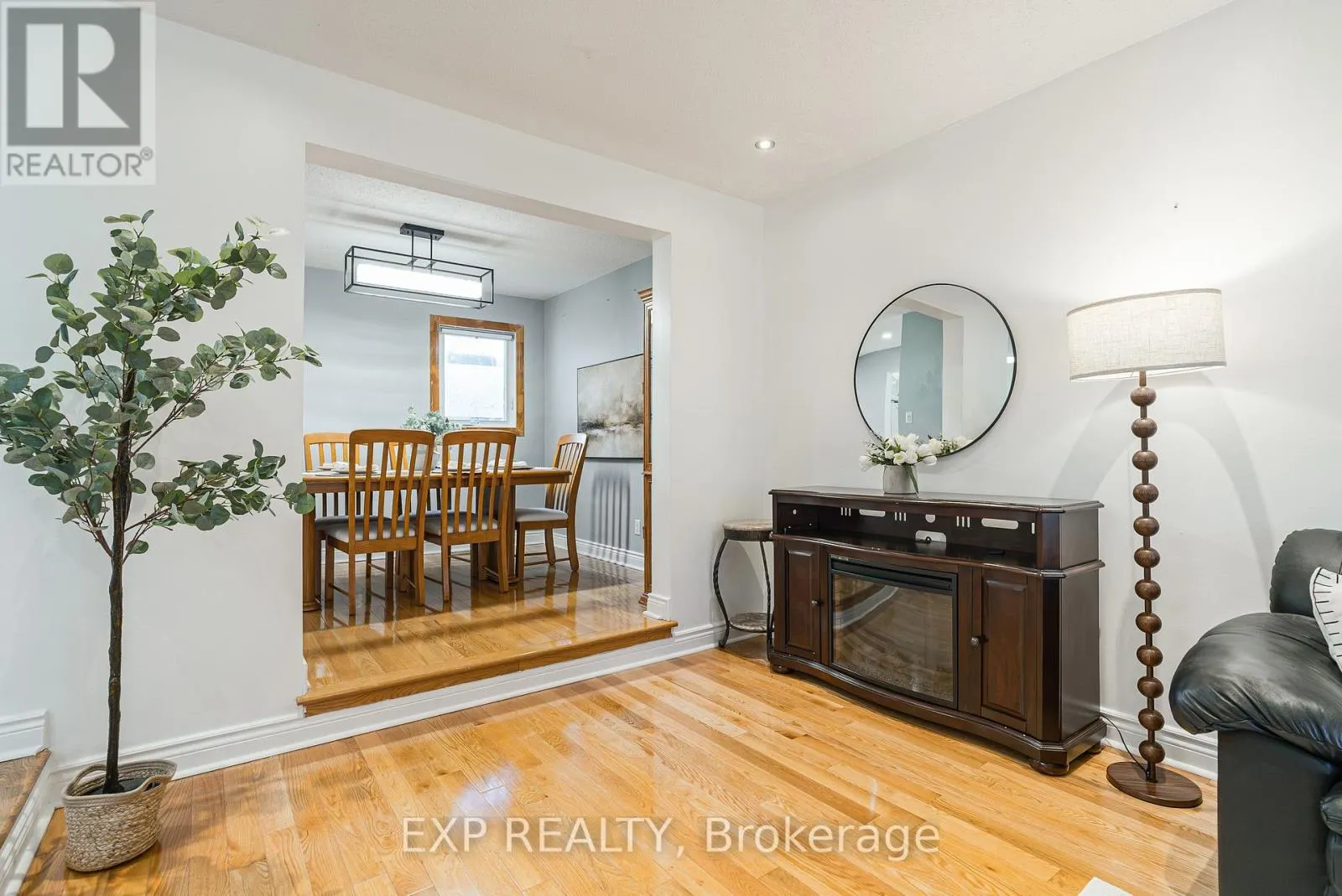 1237 CEDARCROFT CRESCENT