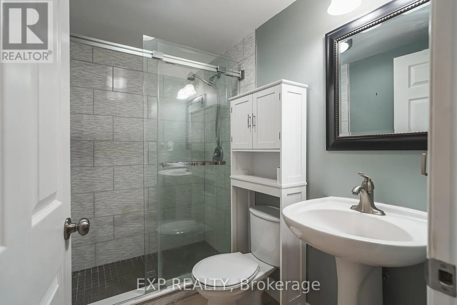 1496 QUEENSDALE AVENUE