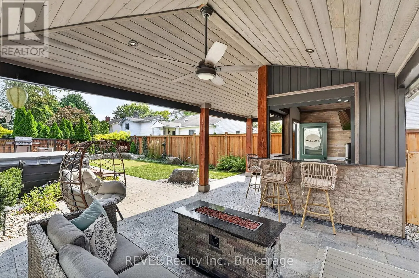 10 MEADOWBROOK LANE