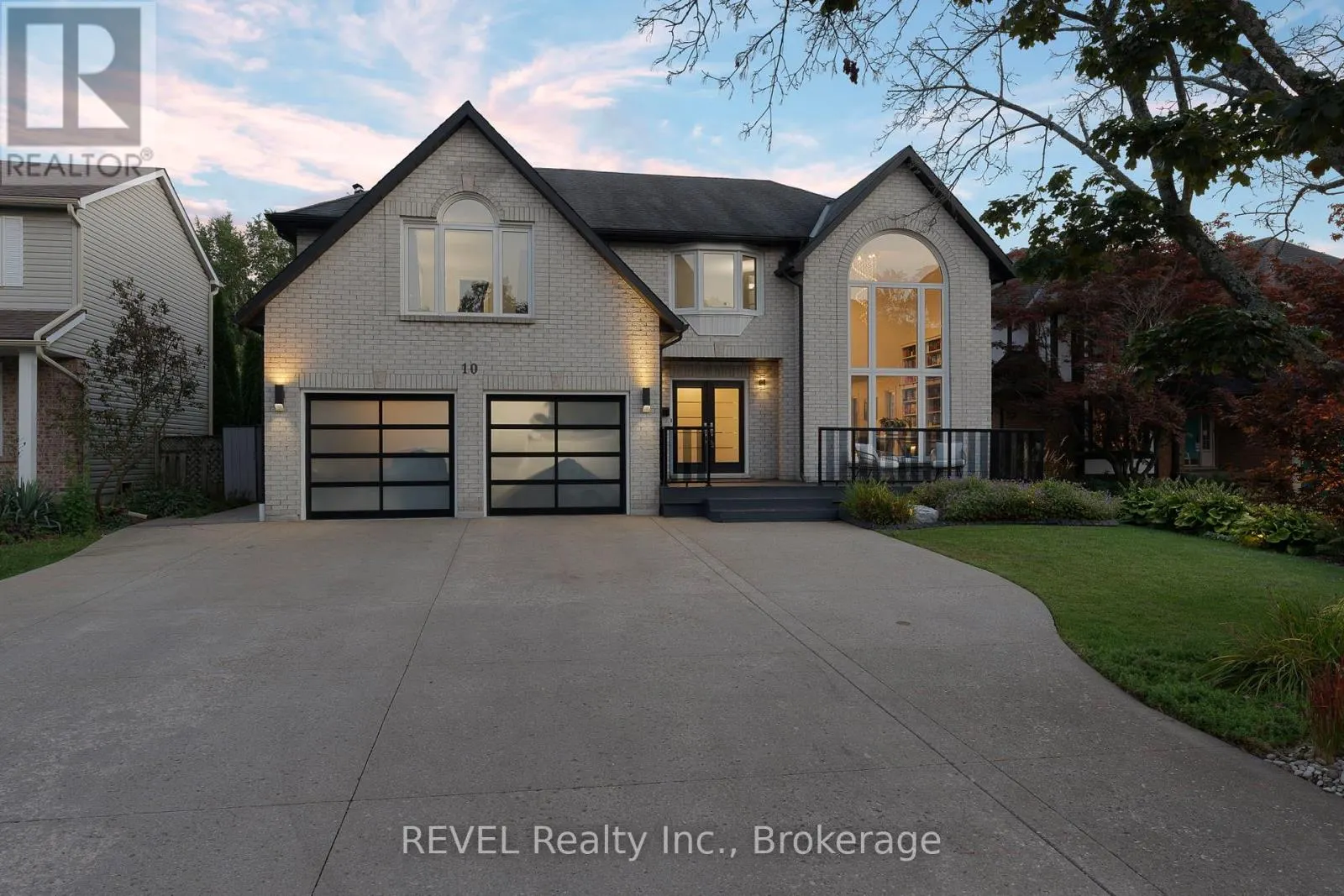 10 MEADOWBROOK LANE