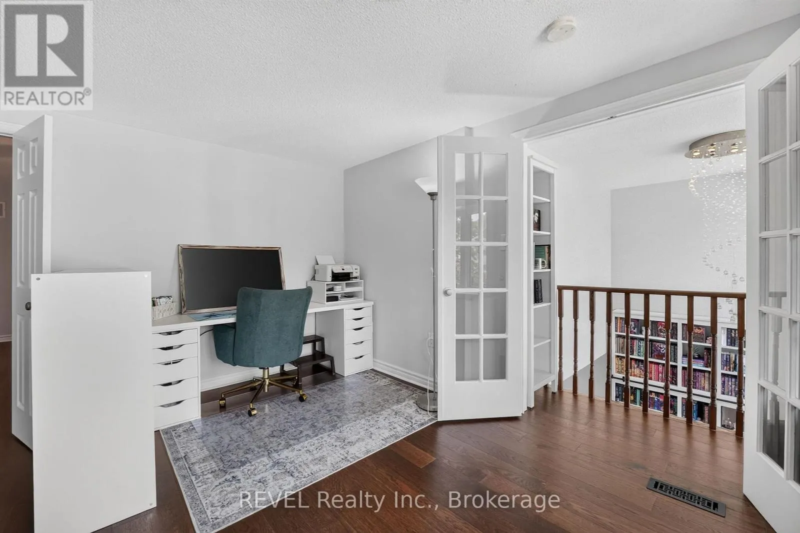 10 MEADOWBROOK LANE