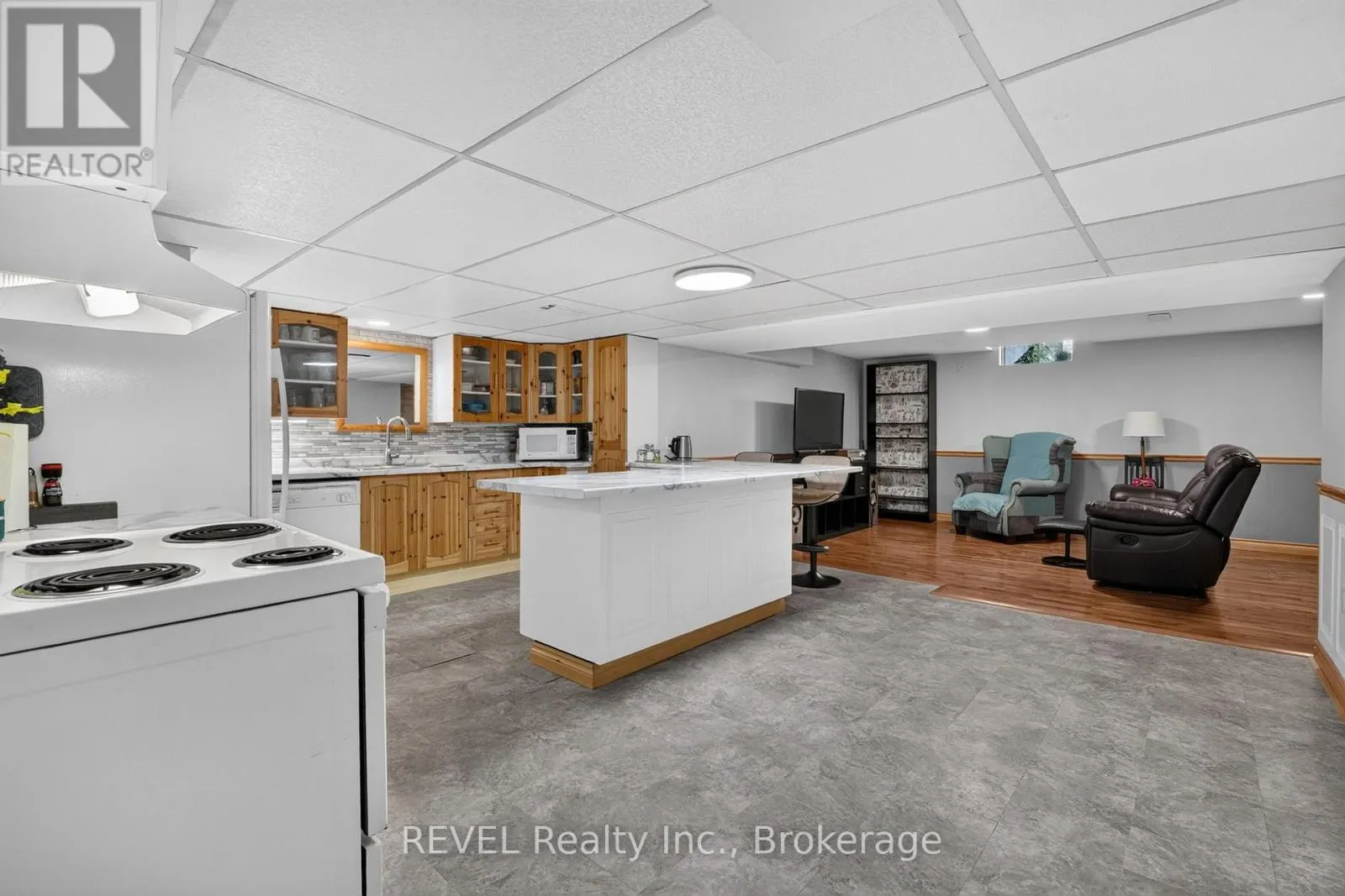 10 MEADOWBROOK LANE