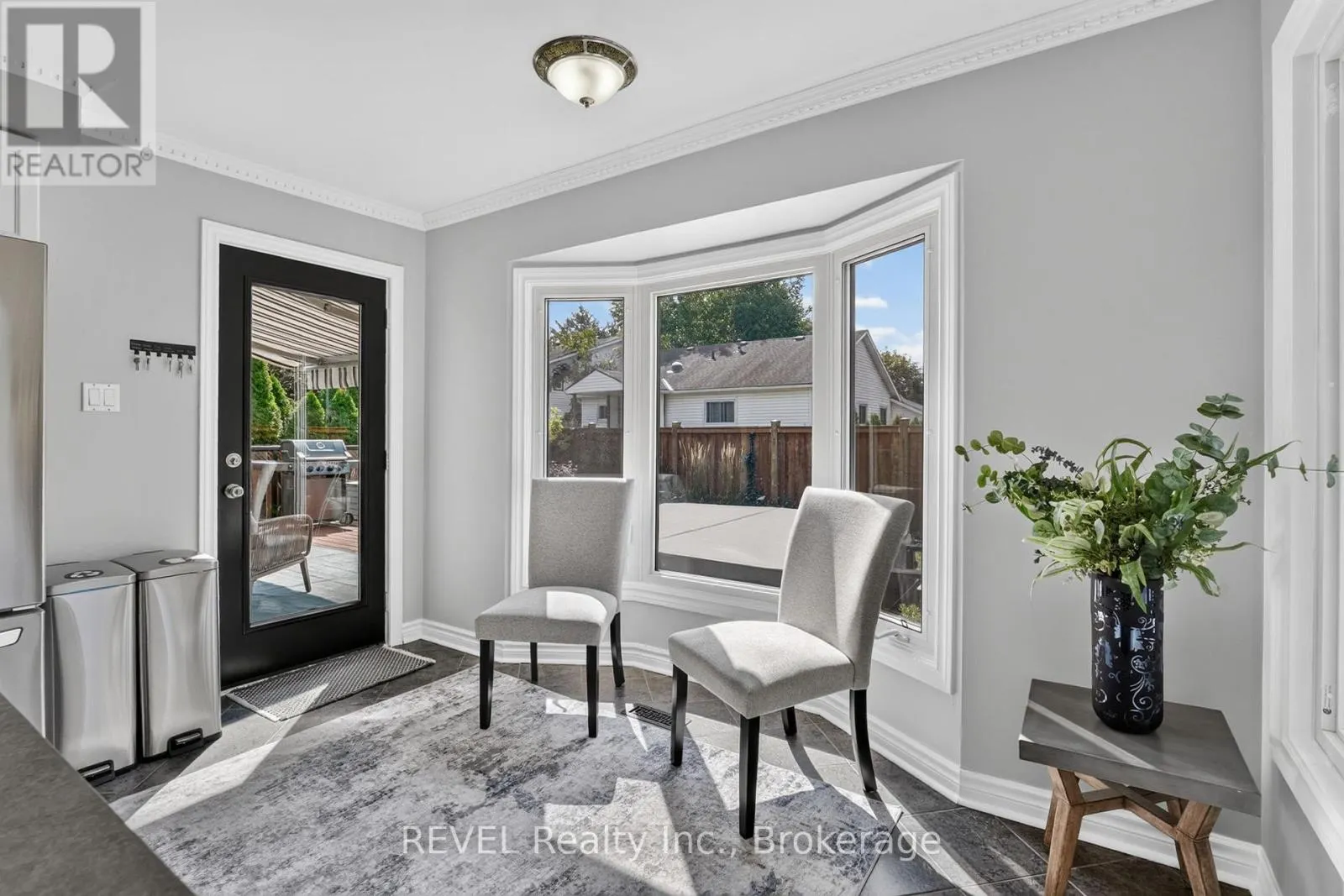 10 MEADOWBROOK LANE