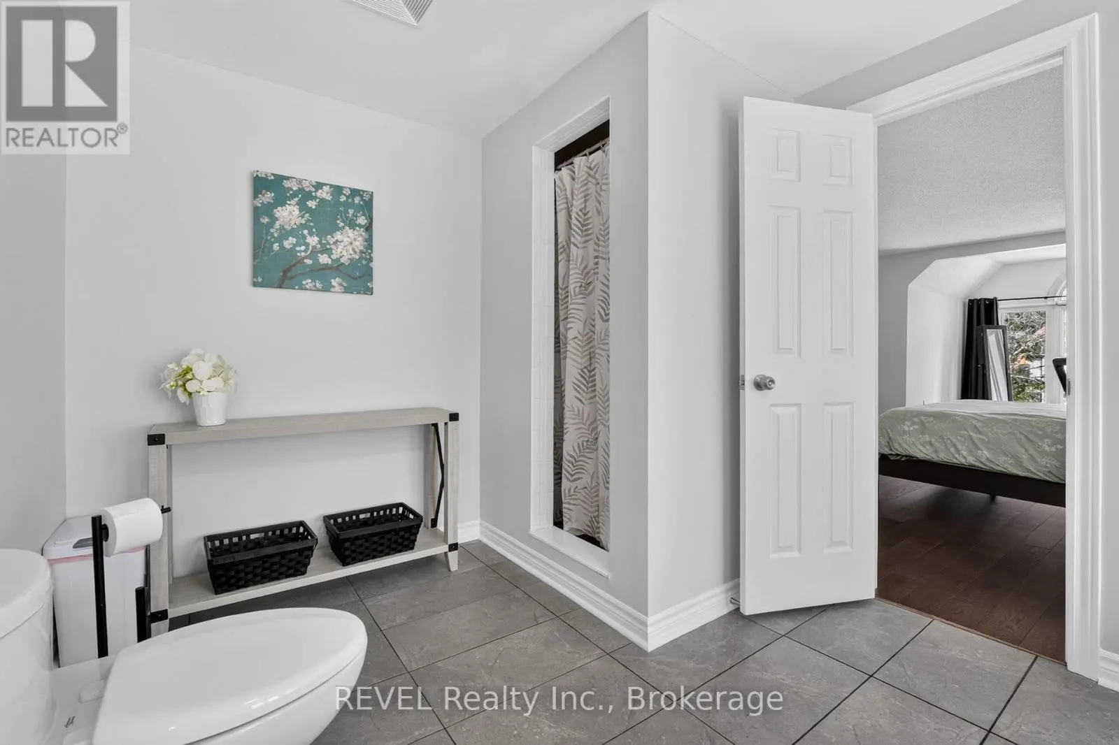 10 MEADOWBROOK LANE